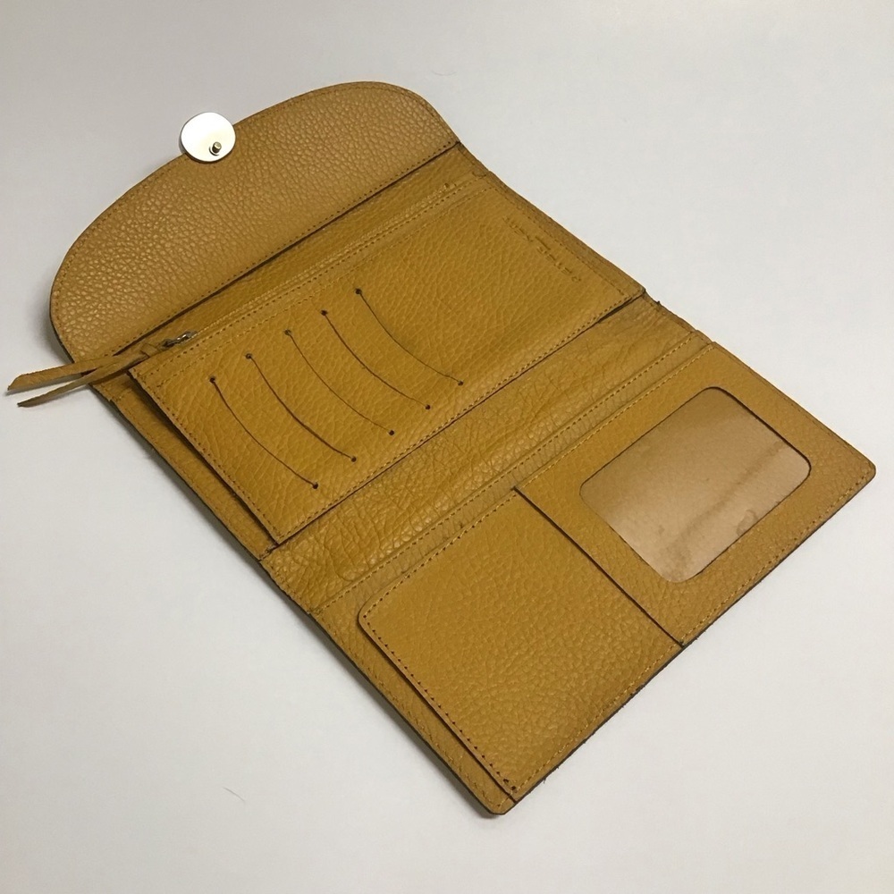 Peter Kent Pebbled Leather Clutch Wallet Yellow Gold Snap Close Zip Buenos Aires — image 8 of 8